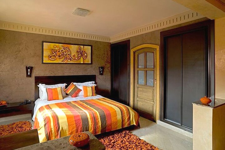 Room 13 of 33