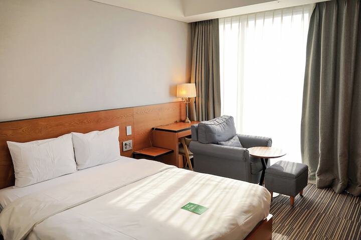Room 6 of 19