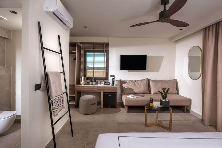 Room 5 of 92