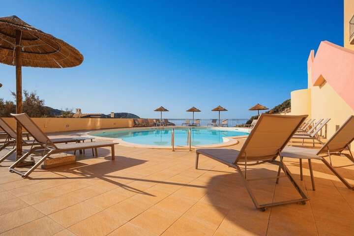 Hotel Pool