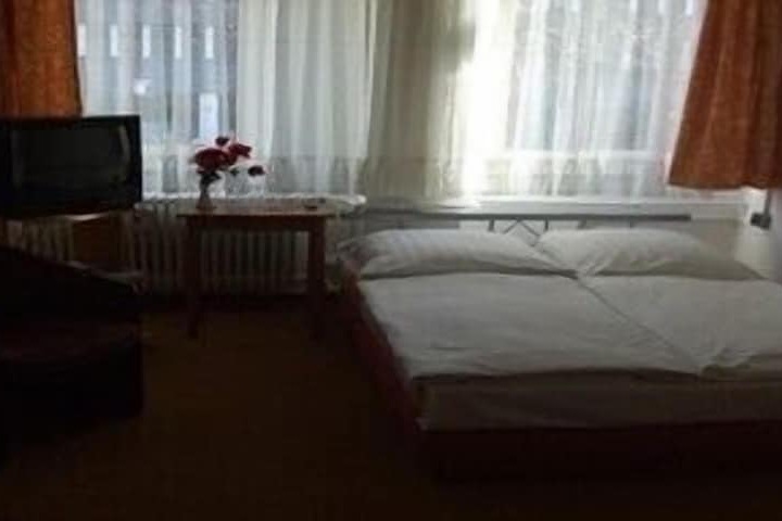 Room 11 of 21