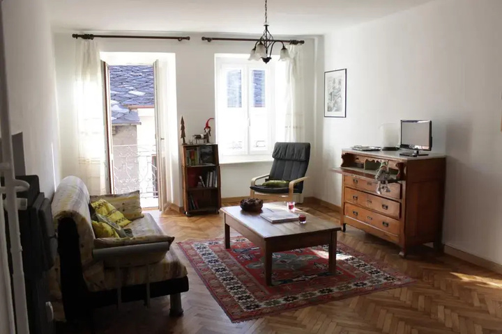 Room 3 of 10