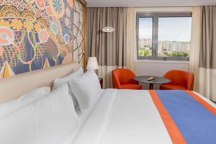 Room 37 of 106