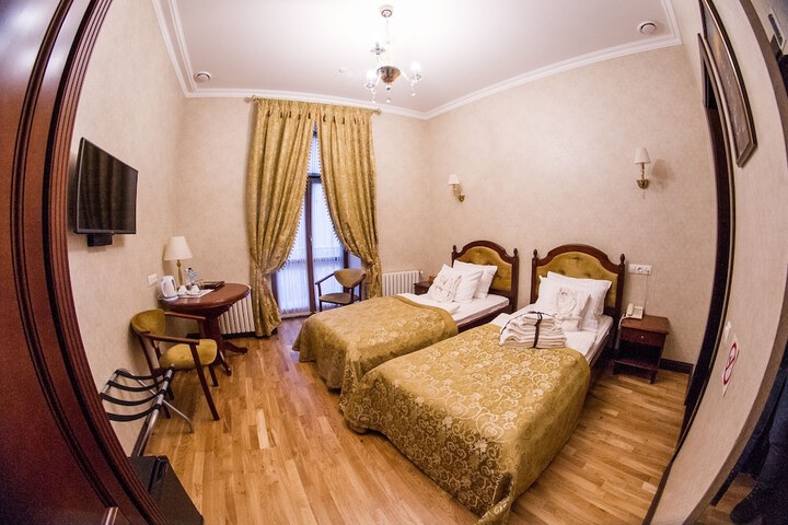 Room 9 of 73