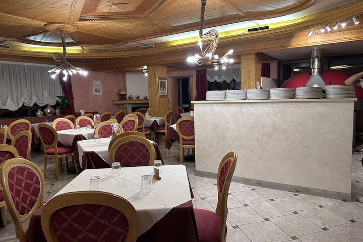 Dining 8 of 18