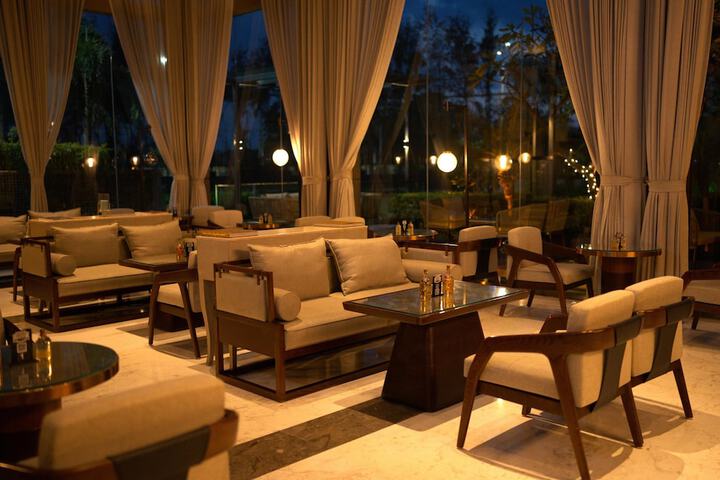 Lounge 64 of 85