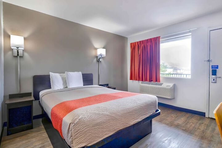 Room 3 of 24