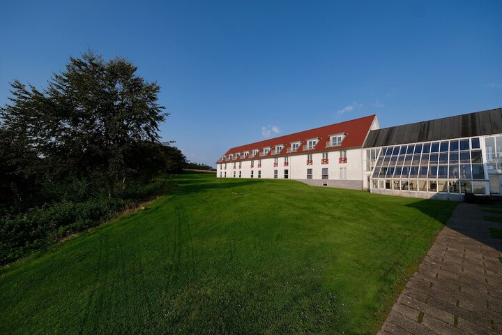 Hotel Exterior 60 of 81