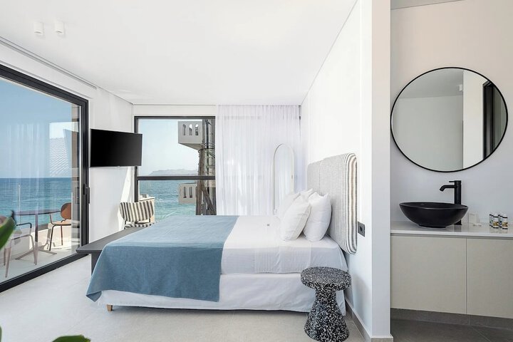 Room 34 of 70