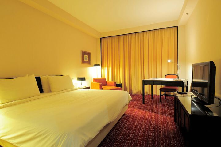 Room 5 of 20