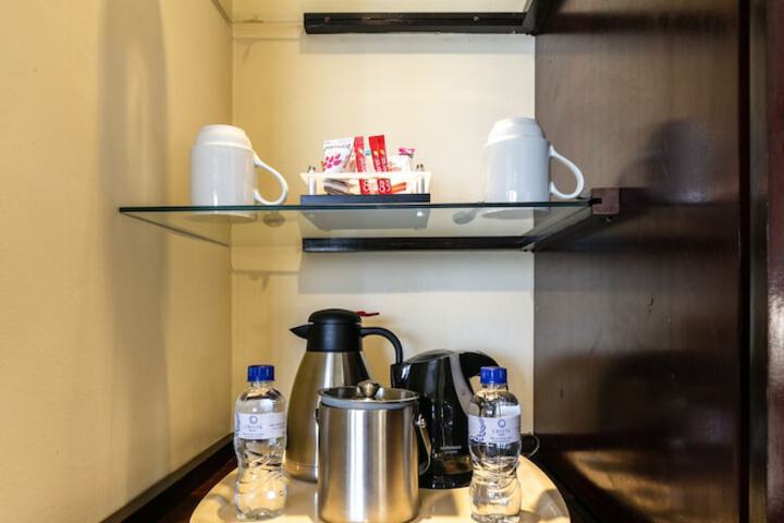 Breakfast/Coffee Service 16 of 34