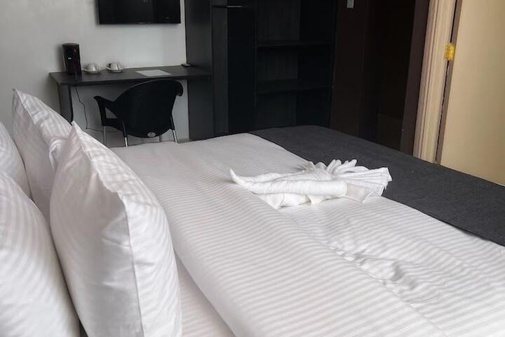 Room 6 of 44