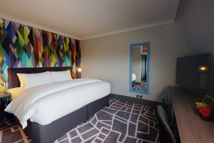 Room 9 of 35