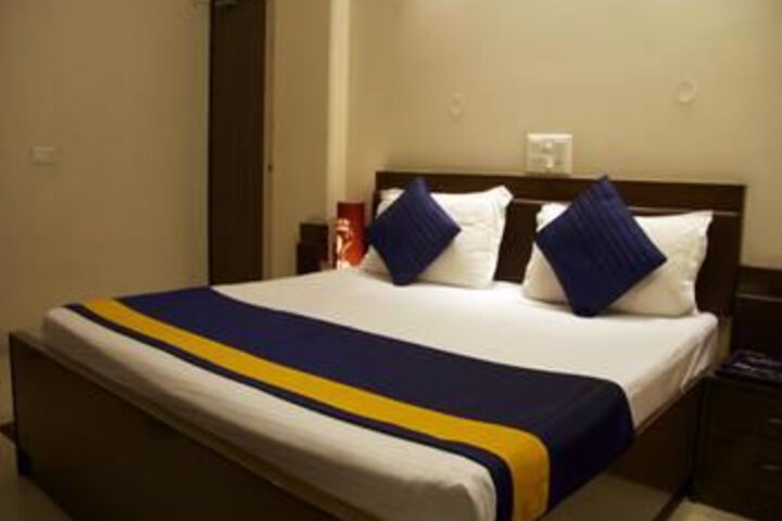Room 8 of 14