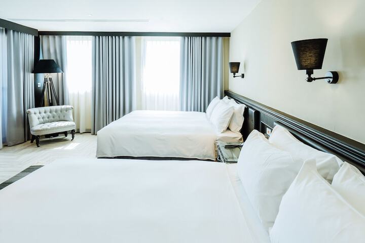 Room 45 of 243