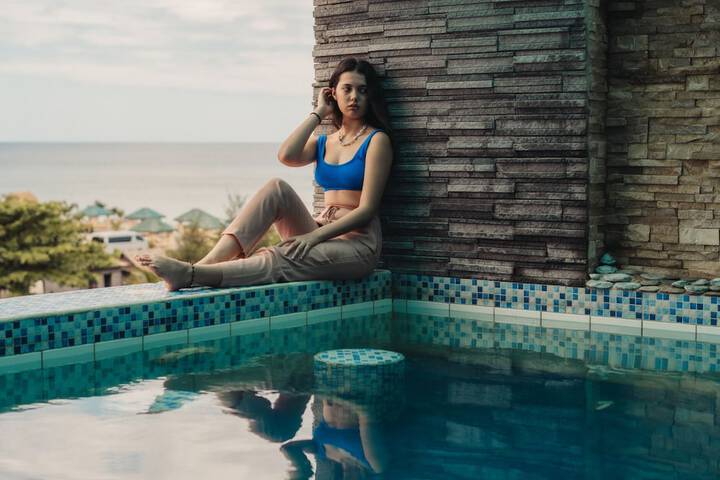 Pool 93 of 143
