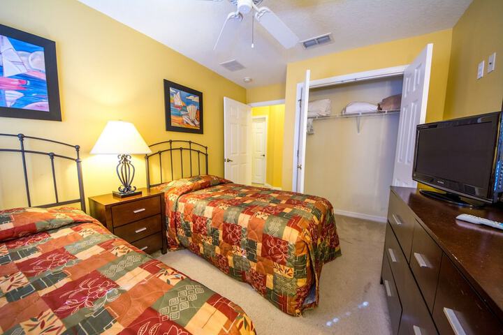 Room 32 of 221
