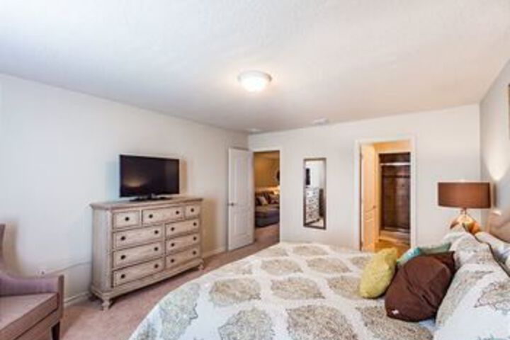 Room 8 of 16