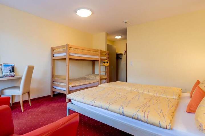 Room 3 of 47