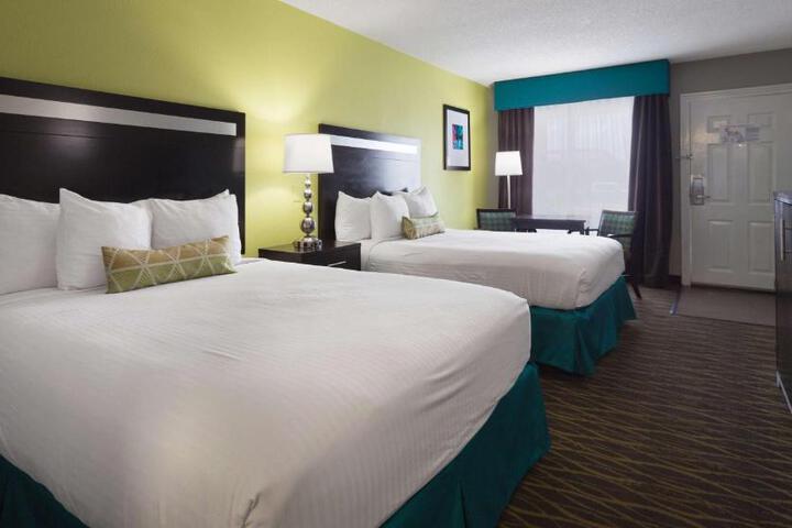 2 Queen Beds High Speed Internet Accessible Microwave and Refrigerator, Coffee Maker Hai (5 of 6)