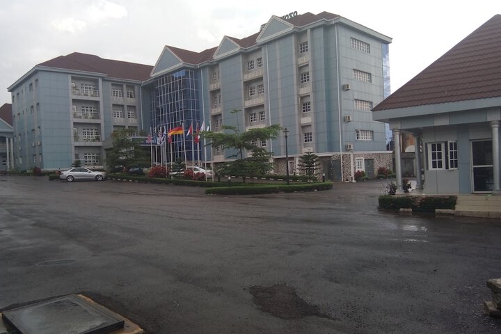 Ozom Hotel