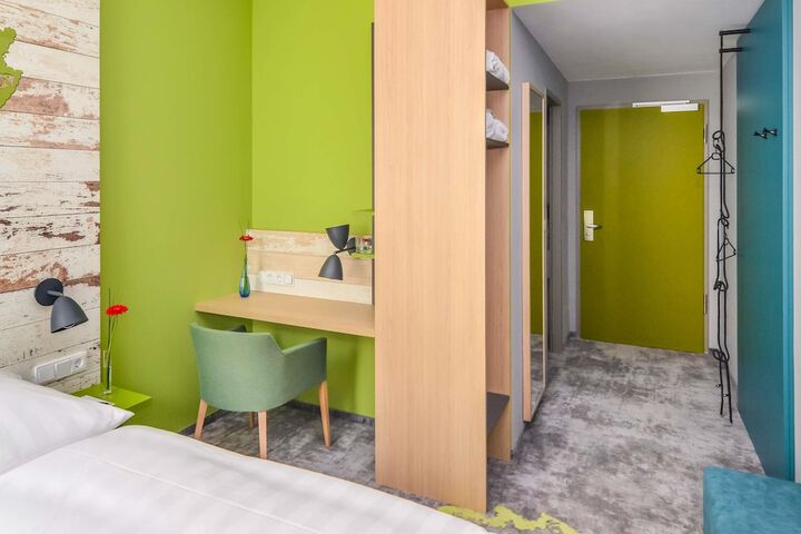 Room 13 of 43