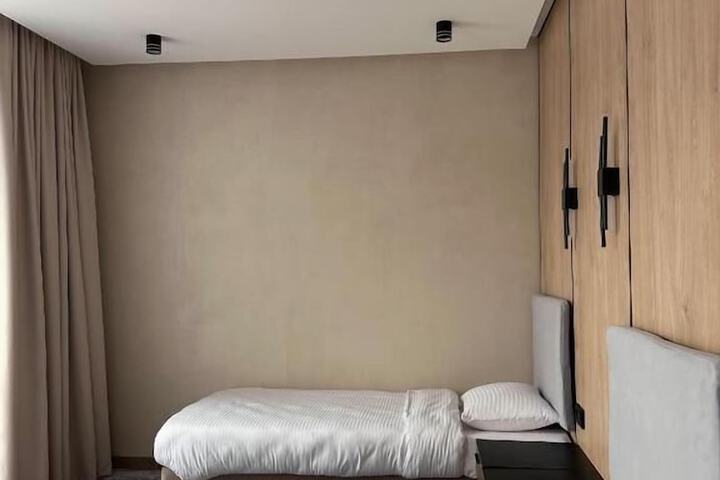 Room 12 of 33