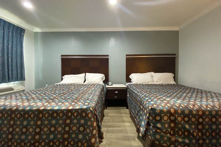 2 Queen Beds (12 of 12)