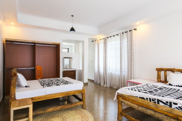 Room 5 of 18