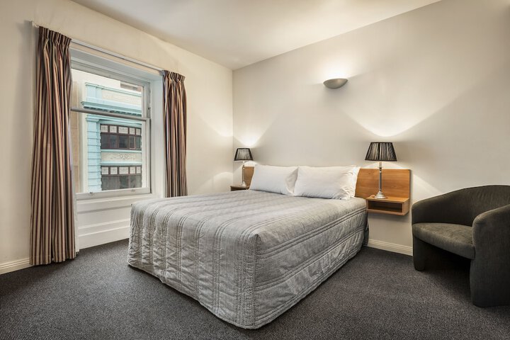 Room 8 of 33
