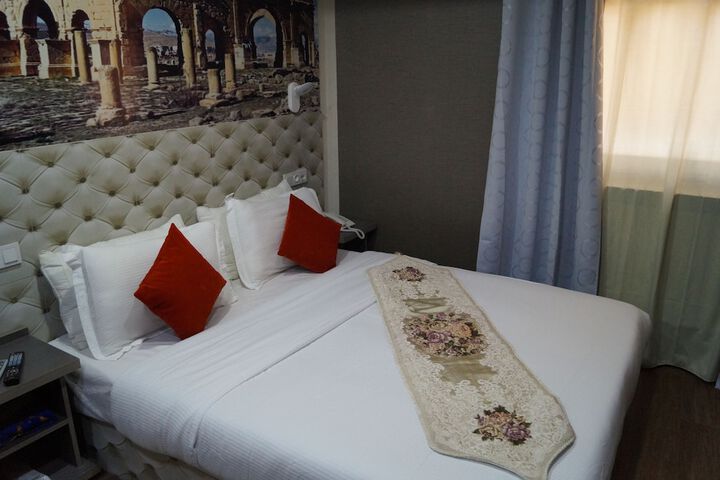 Room 4 of 44