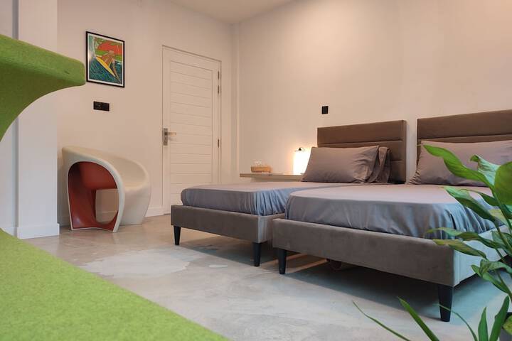 Room 3 of 33