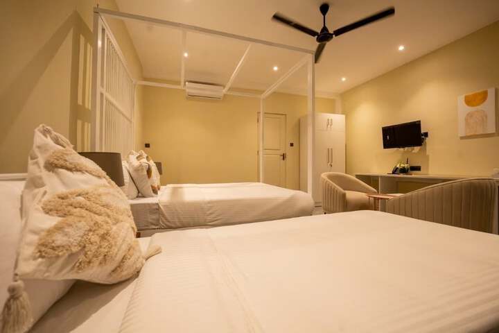 Room 9 of 38