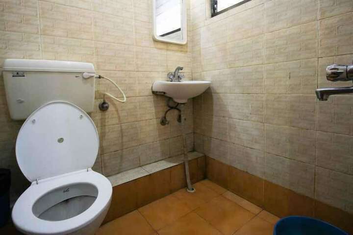 Room 7 of 9