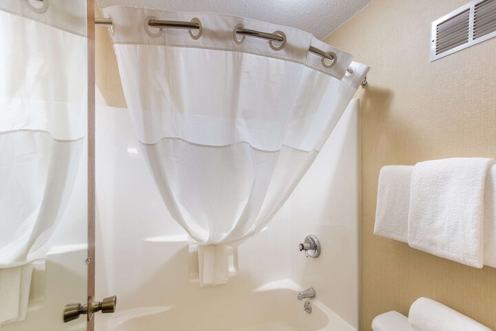 1 King Bed (14 of 14)