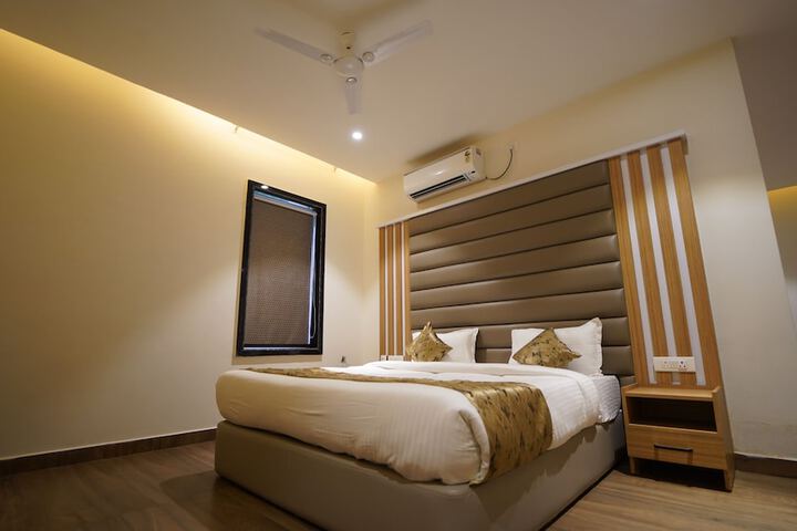 Room 15 of 49