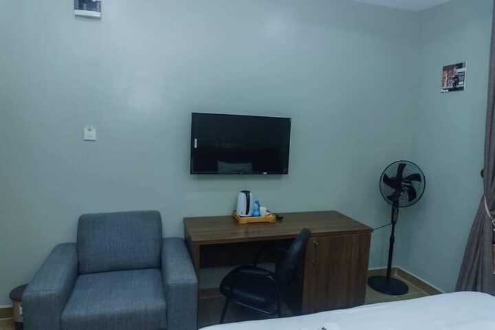 Room 9 of 26