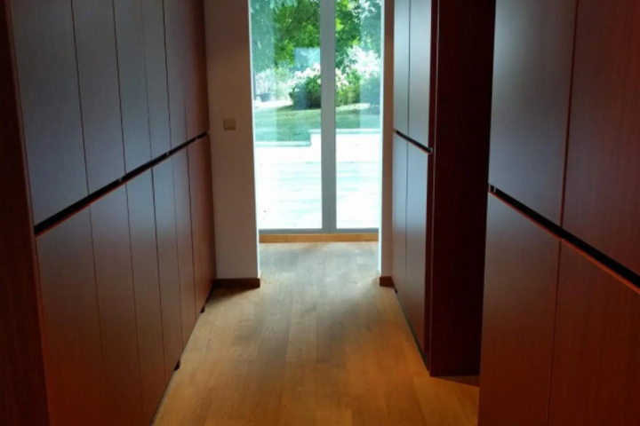Room 4 of 10