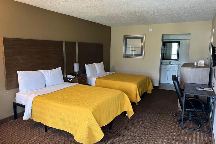 2 Double Beds (8 of 9)