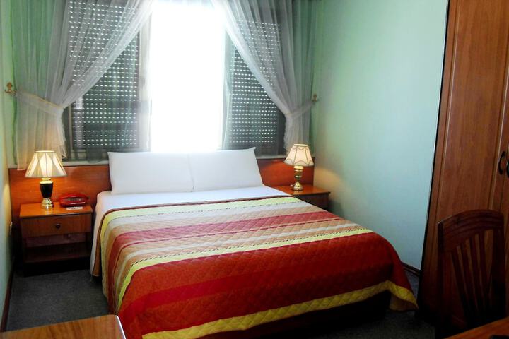 Room 11 of 32