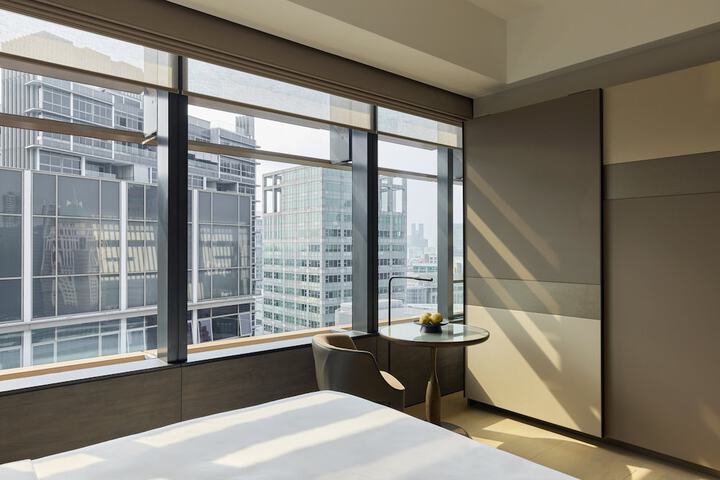 Room 31 of 102