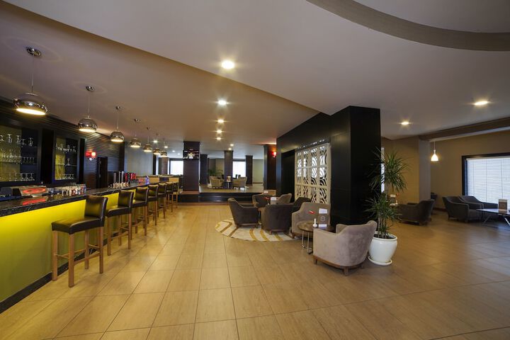 Lounge 284 of 417