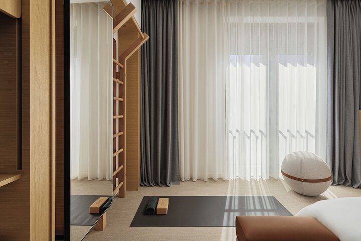 Room 6 of 92