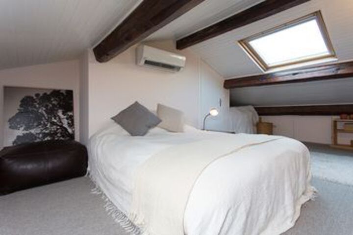 Room 5 of 12