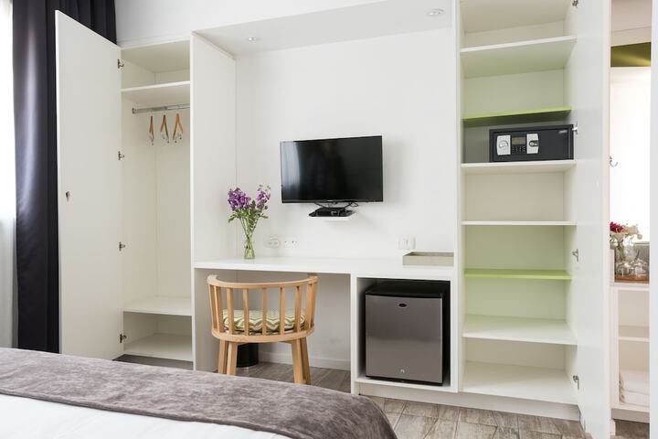 Room 81 of 181