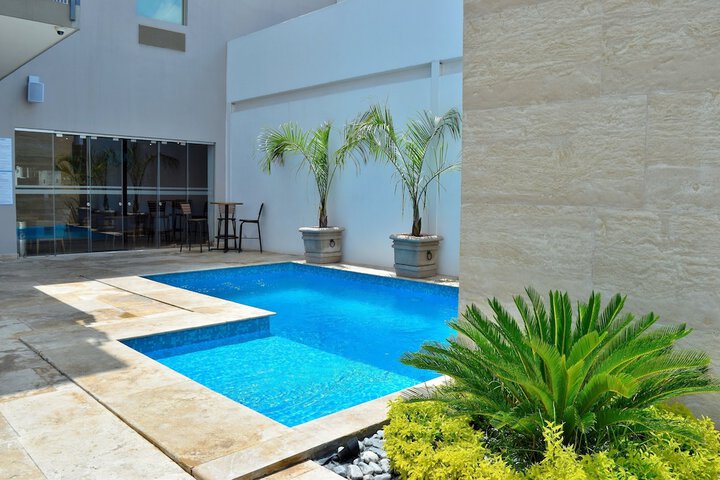 Pool 14 of 26