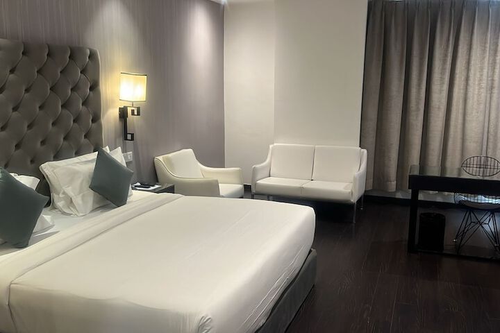 Room 16 of 40