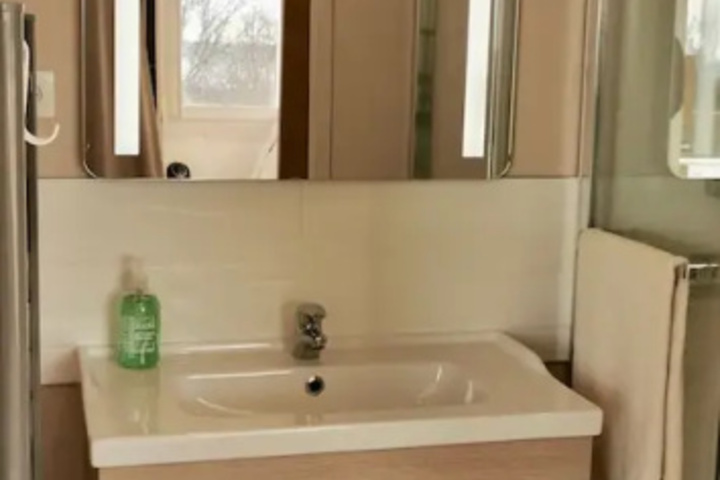 Room 6 of 10