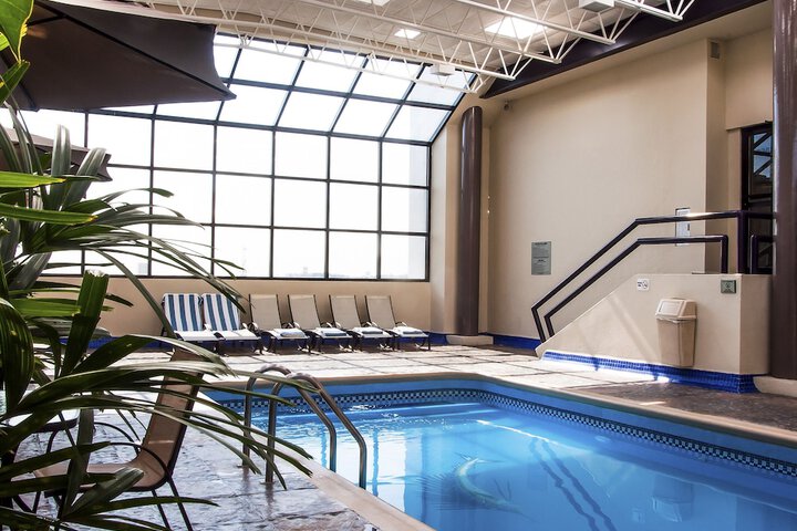 Everest Hotel