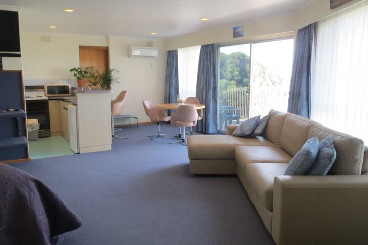Room 6 of 37